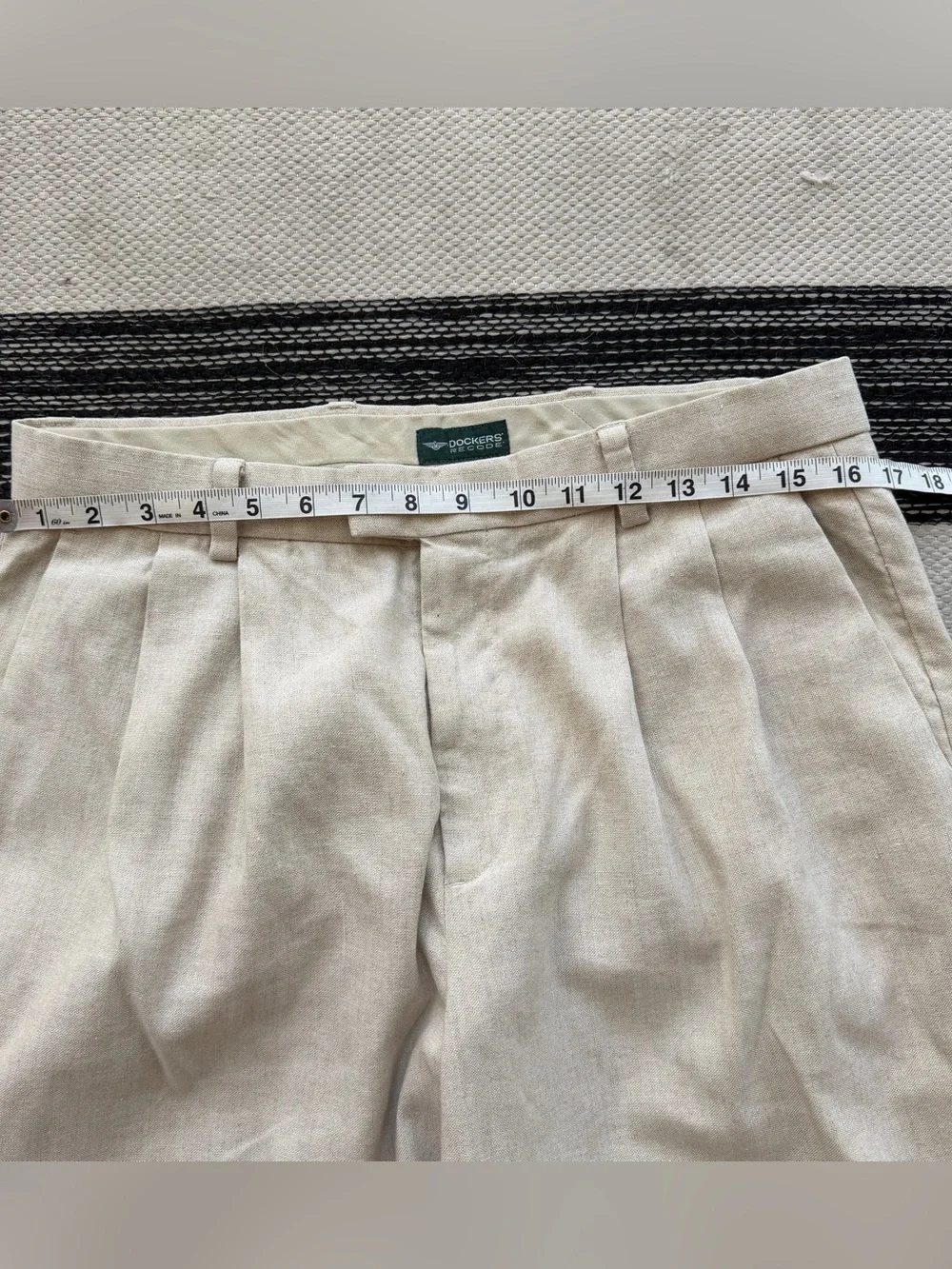 Dockers Men's Linen Blend Pleated Chinos in Light Cream Dress Pants Size W34/L32